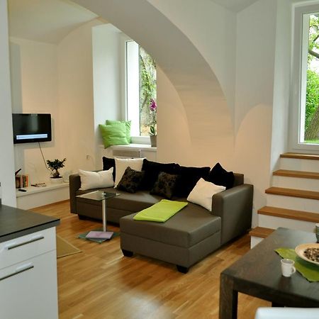 Ferienwohnung Im Univiertel Mit Garten Грац Экстерьер фото