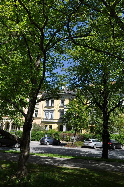 Ferienwohnung Im Univiertel Mit Garten Грац Экстерьер фото